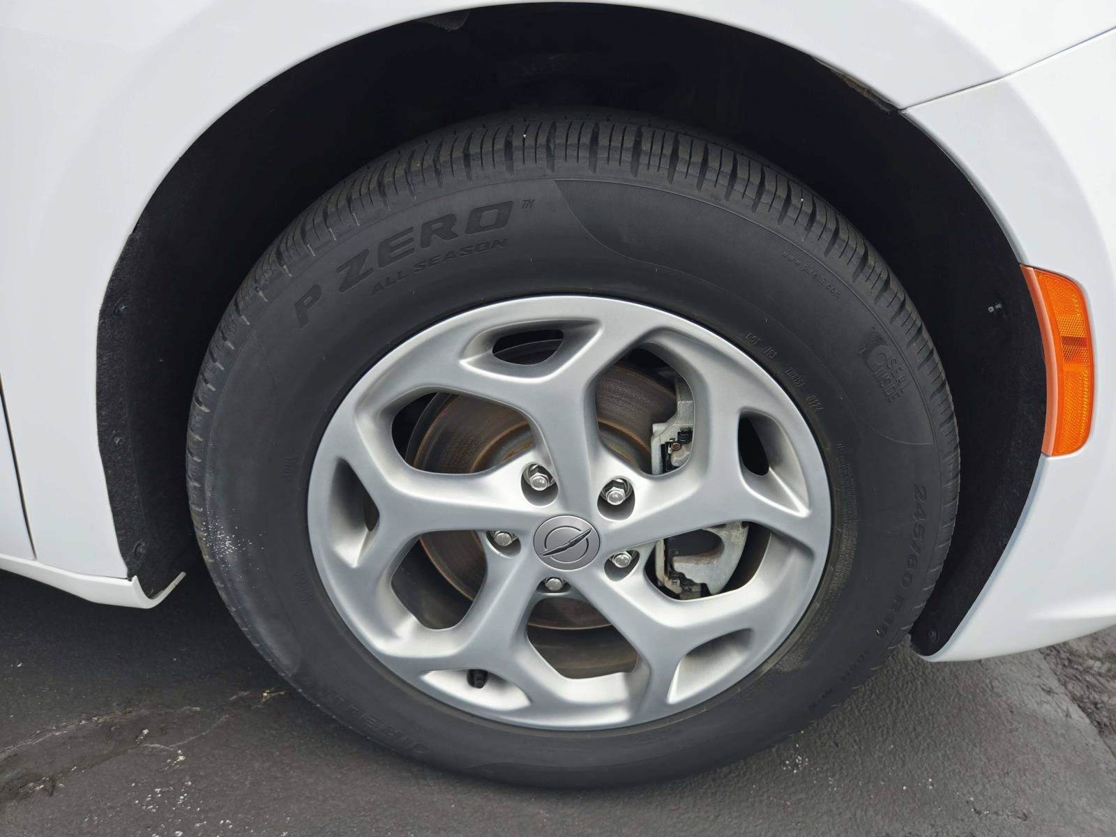 Used 2024 Chrysler Pacifica Limited FWD image 21