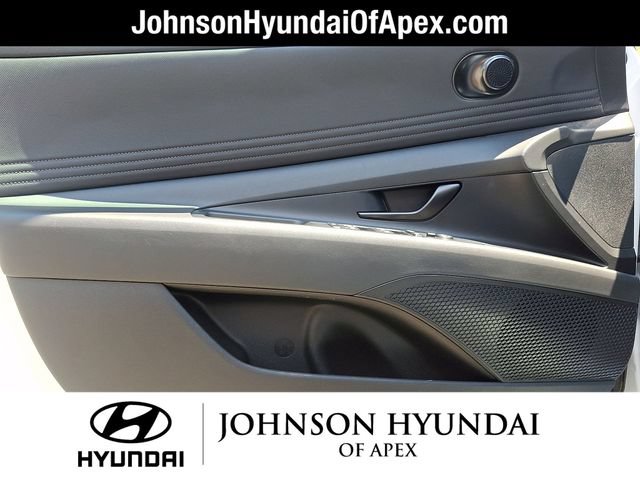 Certified 2025 Hyundai Elantra SEL FWD image 11
