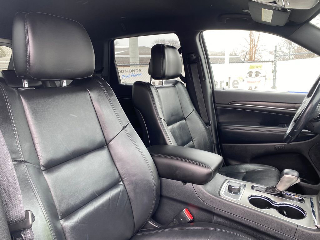 Used 2018 Jeep Grand Cherokee Limited image 17