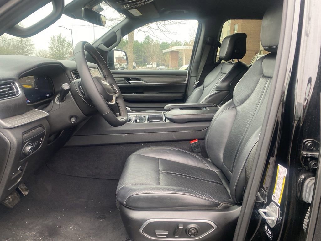 Used 2024 Jeep Wagoneer L Series II w/ Flexible Seating Group image 16