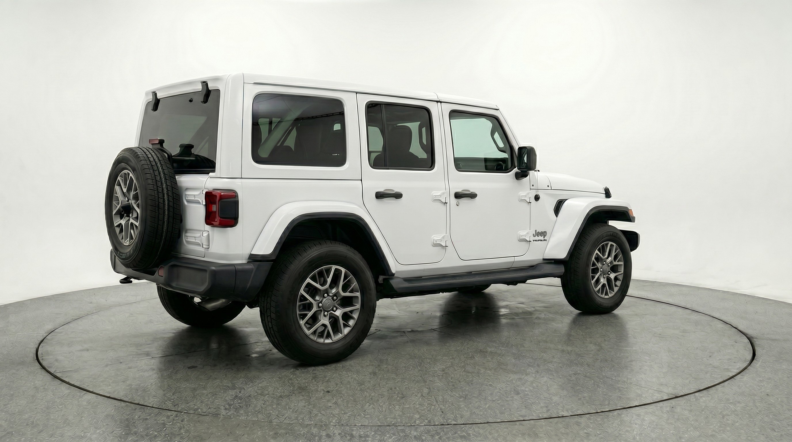 Used 2025 Jeep Wrangler Sahara image 9