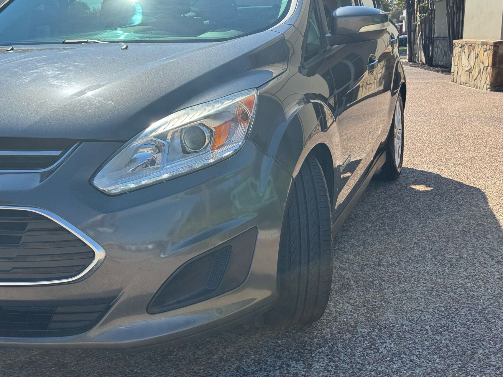 Used 2017 Ford C-MAX SE FWD image 2