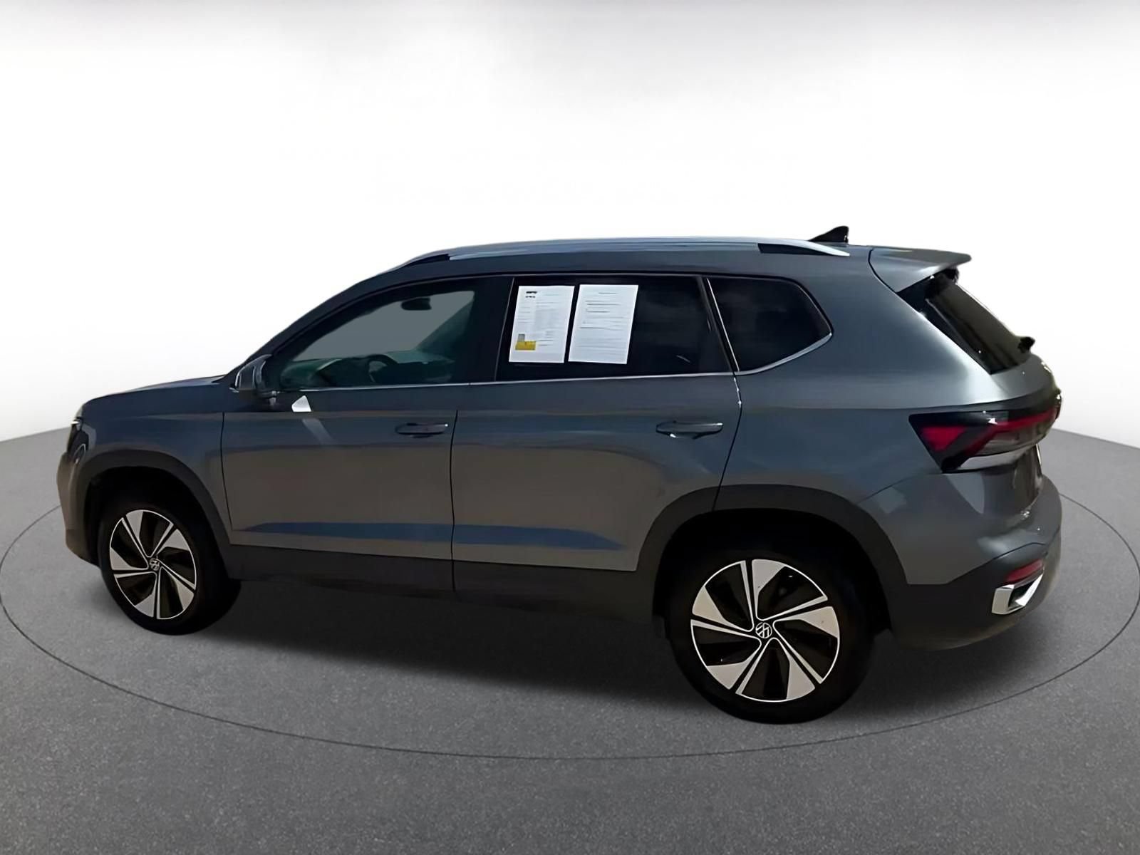 Used 2026 Volkswagen Taos SE AWD/4WD image 8