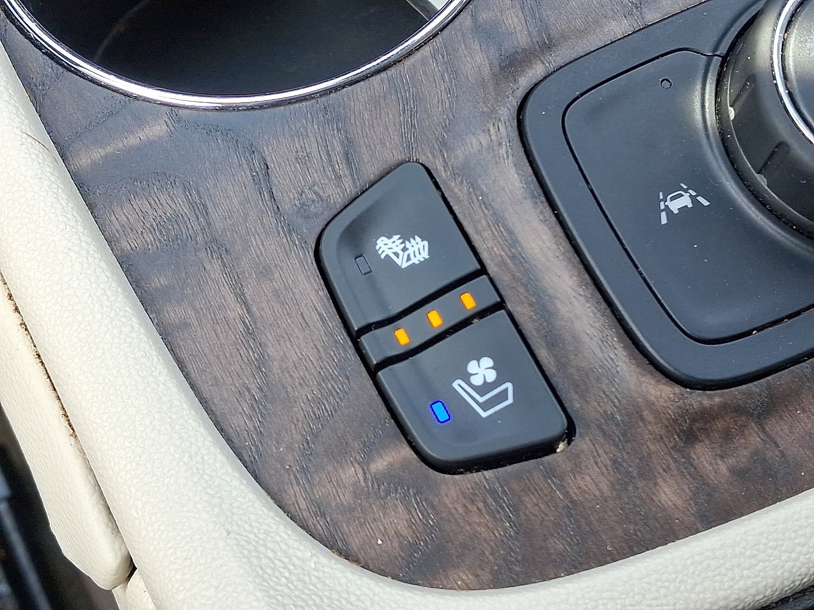 Used 2021 GMC Acadia Denali FWD image 24