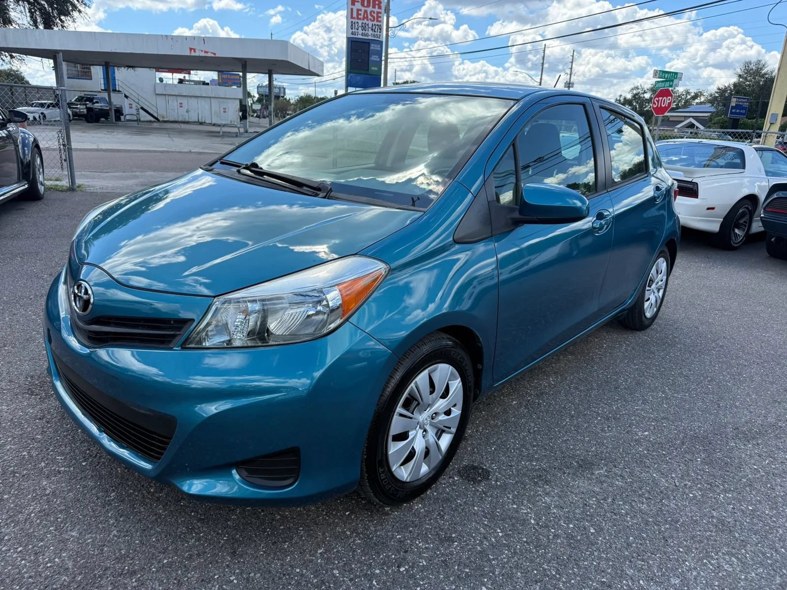 Used 2013 Toyota Yaris LE FWD image 1