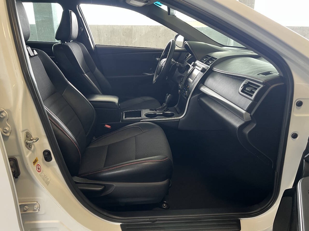 Used 2017 Toyota Camry SE FWD image 20
