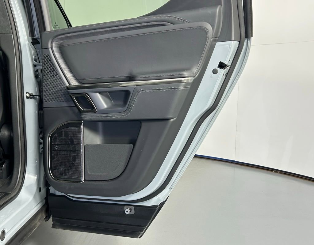 Used 2023 Rivian R1T Adventure image 12