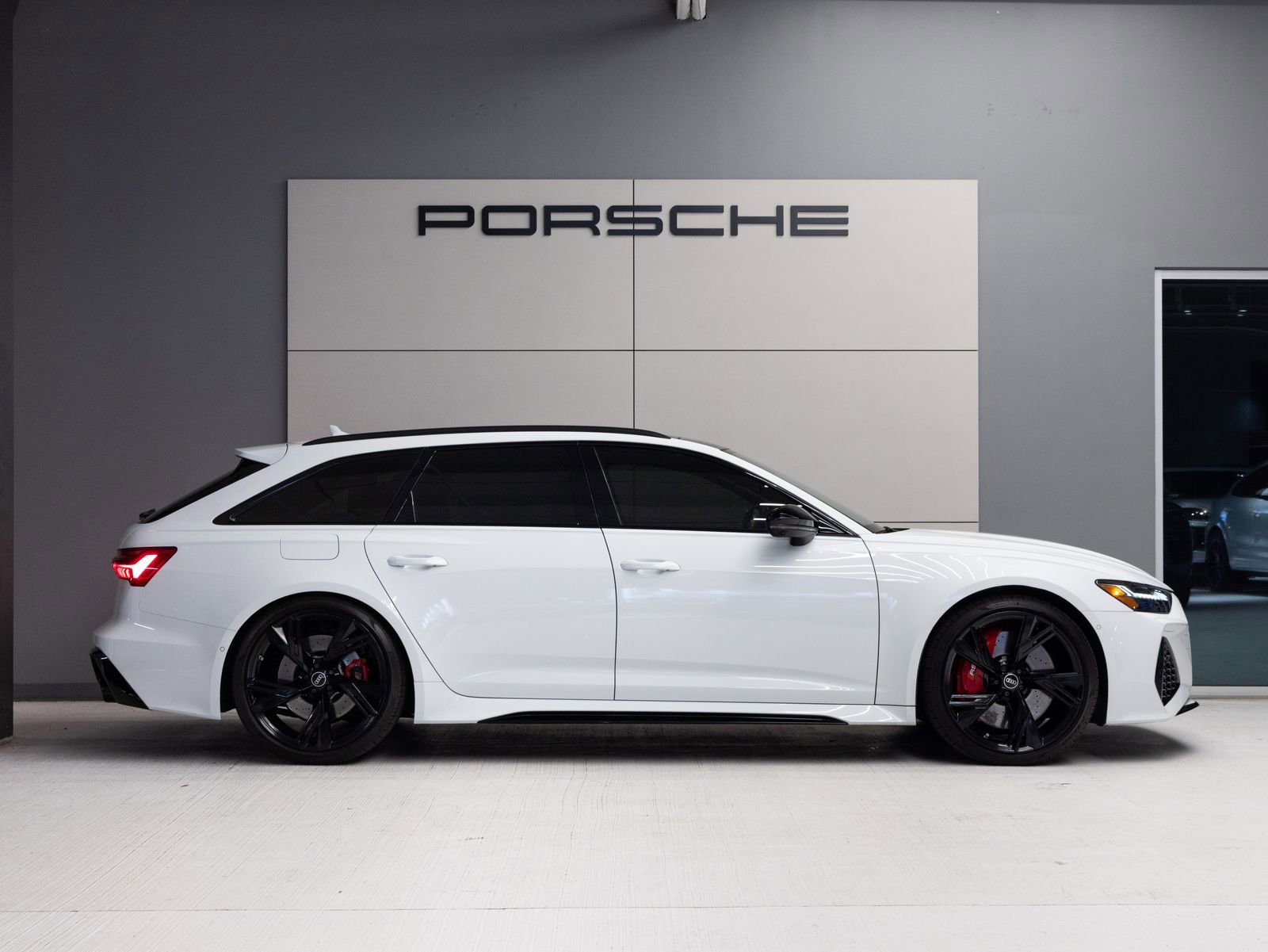 Used 2021 Audi RS 6 w/ Executive Package AWD/4WD image 8