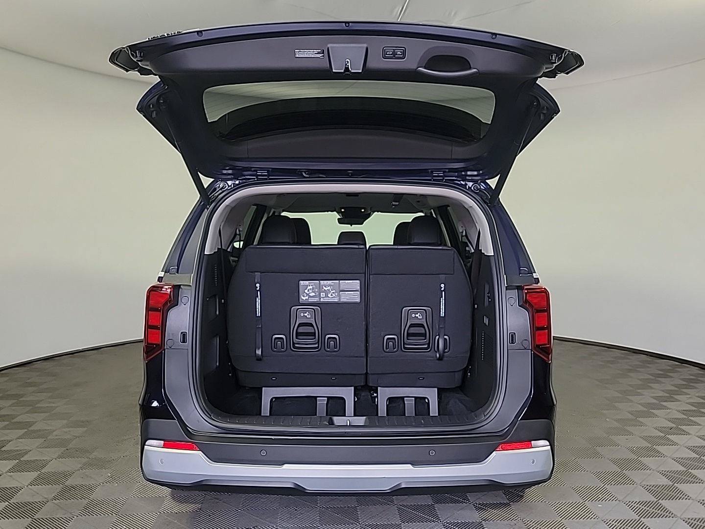 Certified 2026 Kia Carnival EX FWD image 6