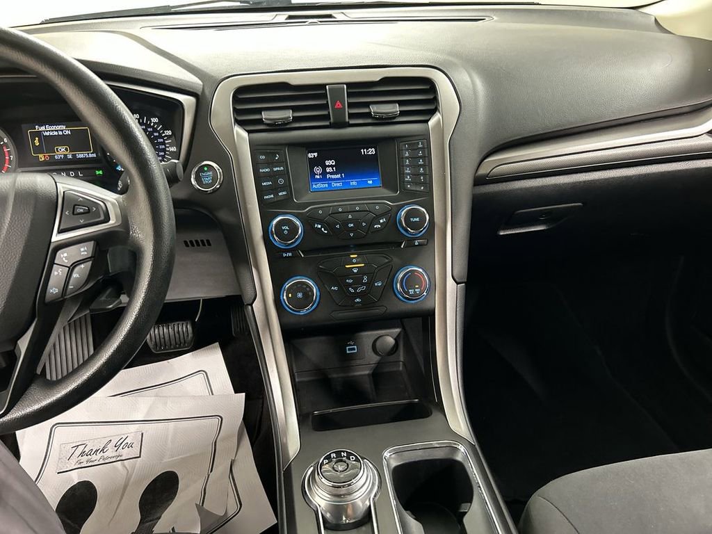 Used 2017 Ford Fusion SE FWD image 17