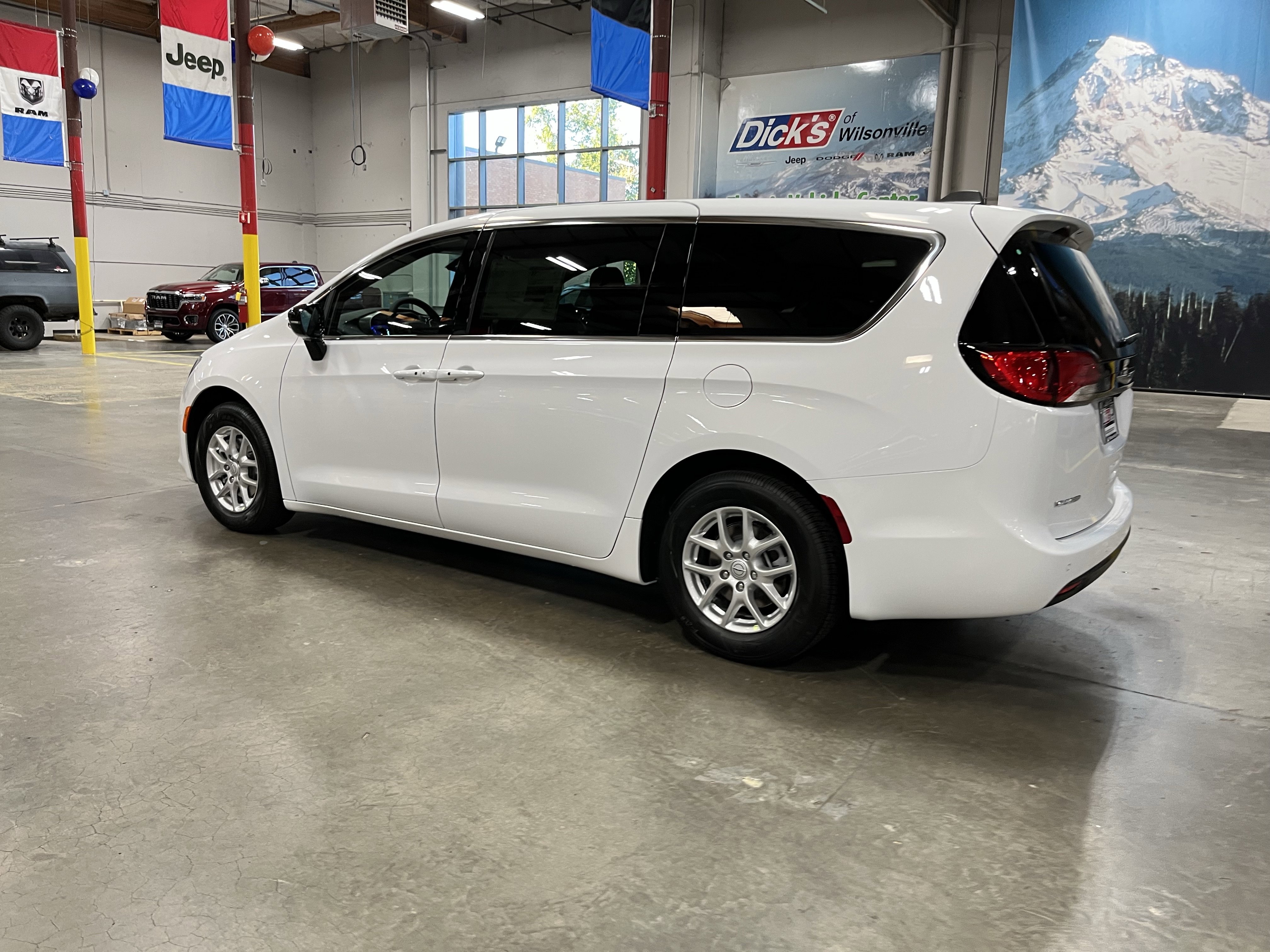 New 2026 Chrysler Voyager LX image 3