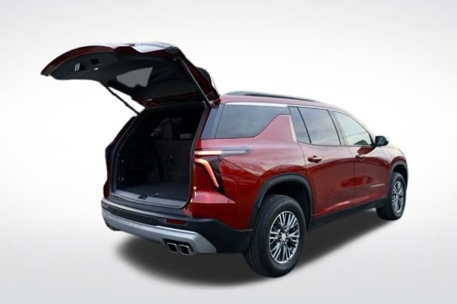 Used 2025 Chevrolet Traverse LT image 12