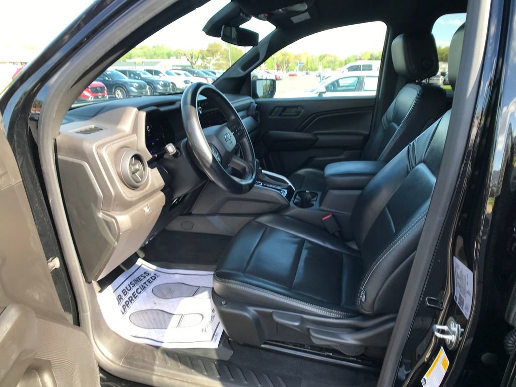 Used 2023 Chevrolet Colorado Trail Boss AWD/4WD image 5