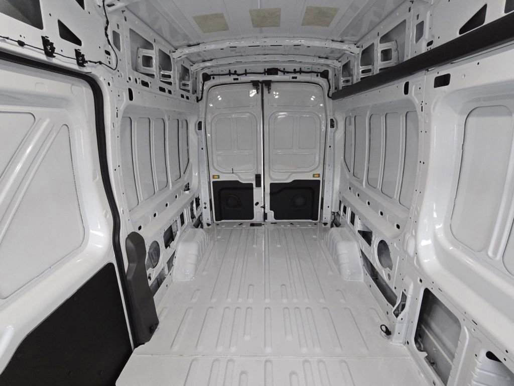 Used 2024 Ford E-Transit 148 High Roof image 27