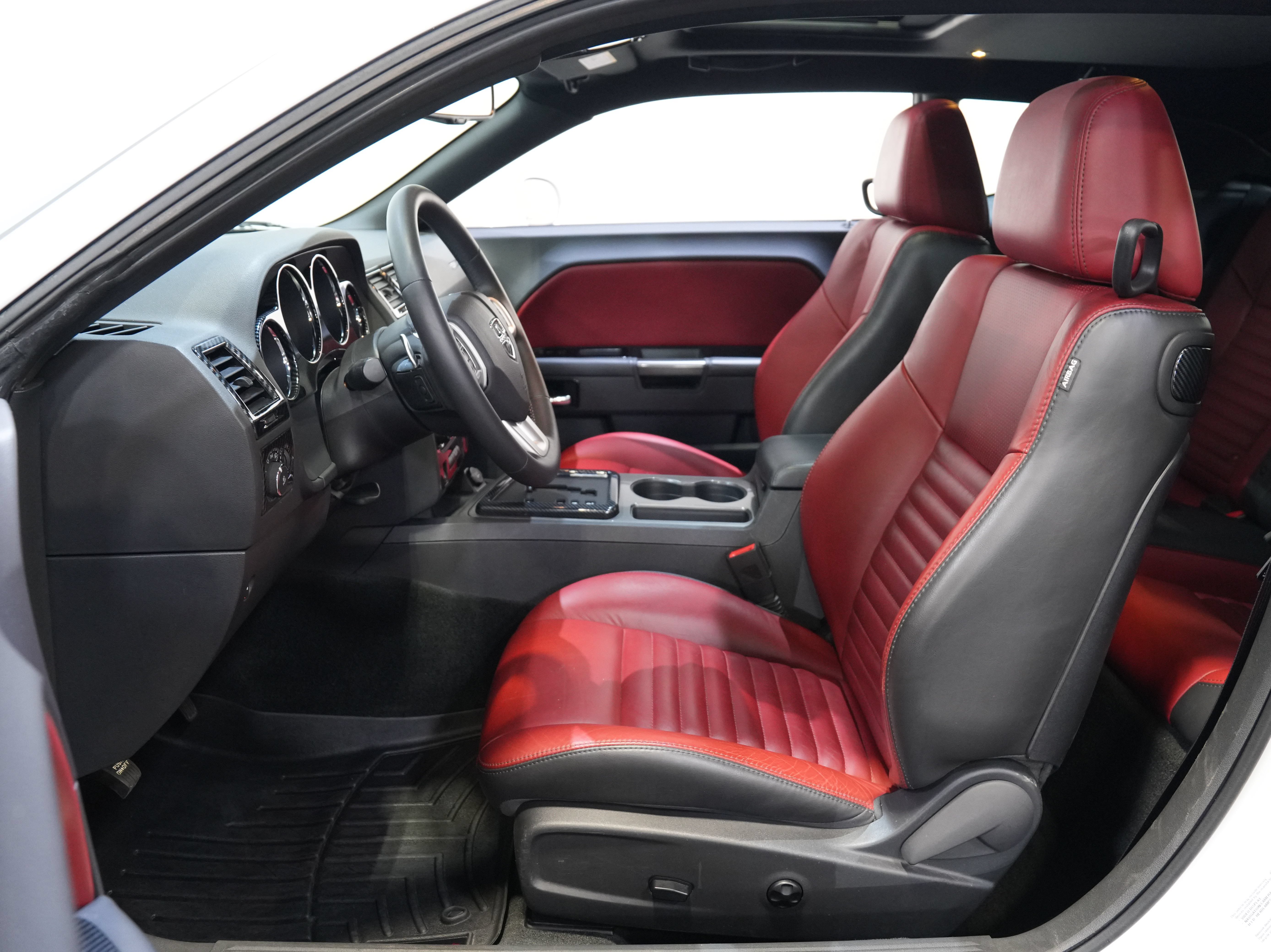Used 2014 Dodge Challenger SXT RWD image 27