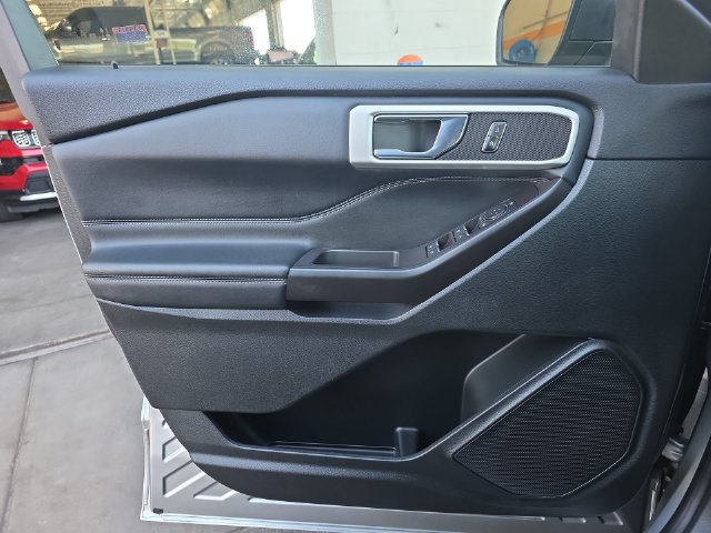 Used 2020 Ford Explorer XLT w/ Equipment Group 202A RWD image 28