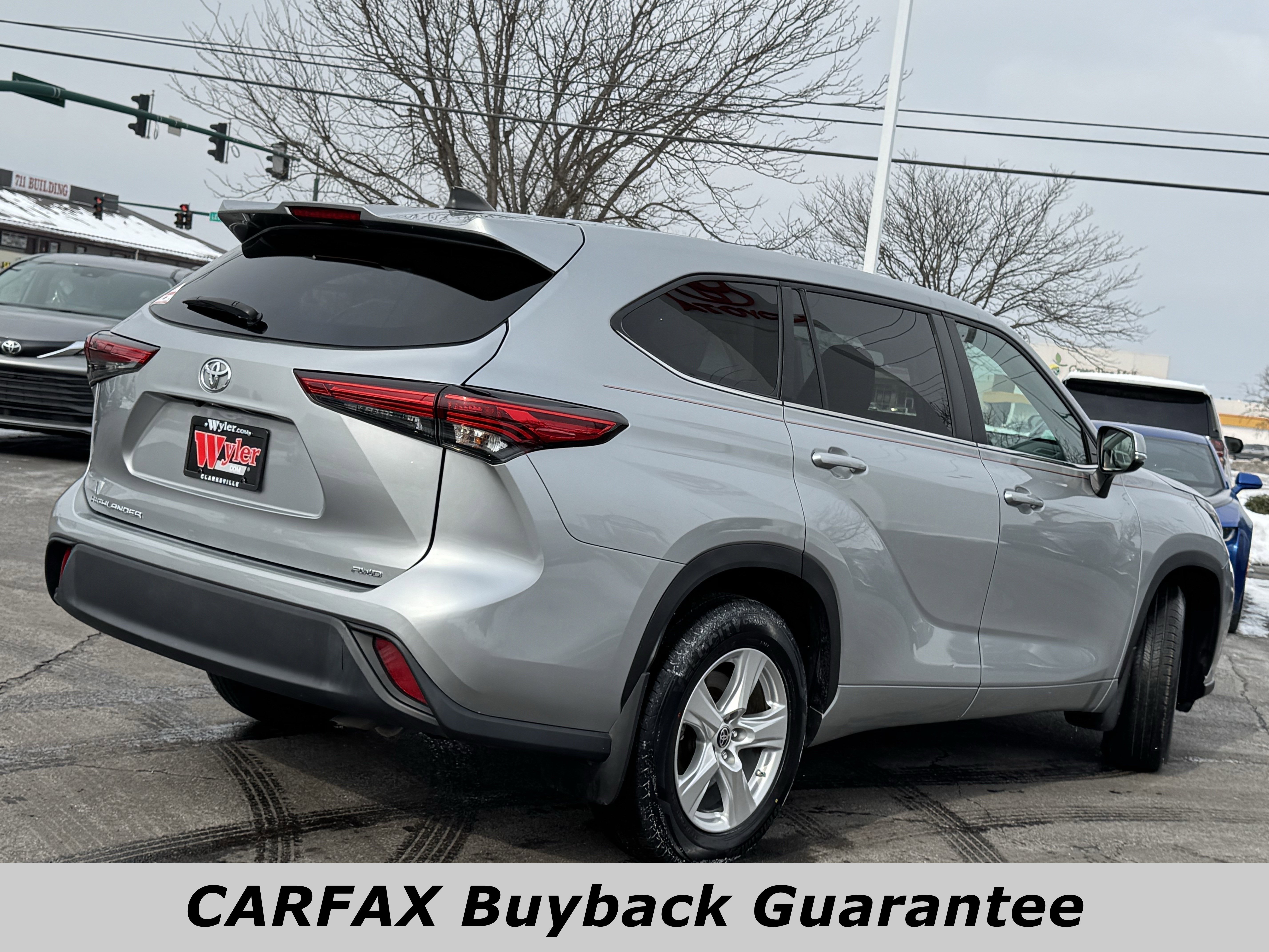 Used 2023 Toyota Highlander L image 3