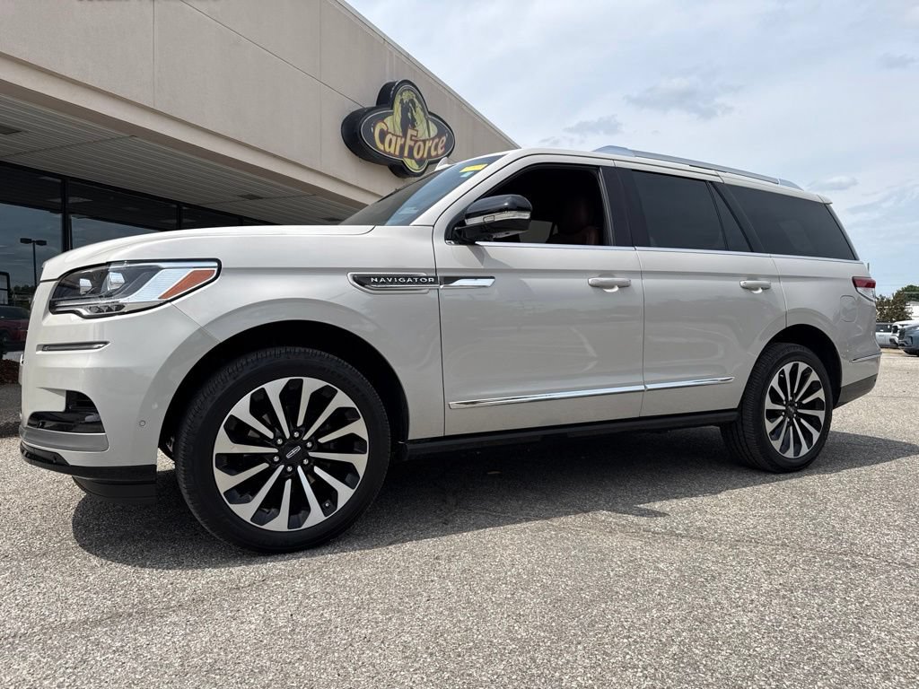Used 2024 Lincoln Navigator Reserve AWD/4WD image 18
