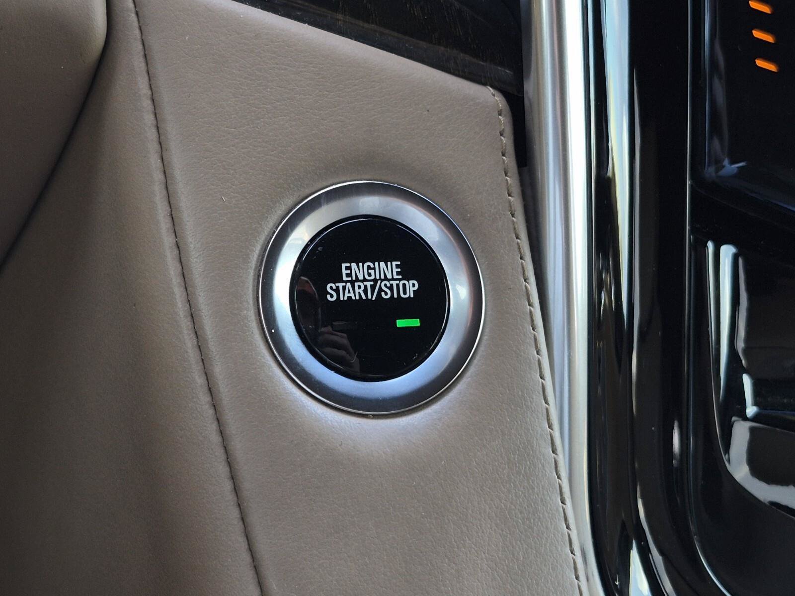 Used 2019 Cadillac Escalade ESV Platinum AWD/4WD image 36