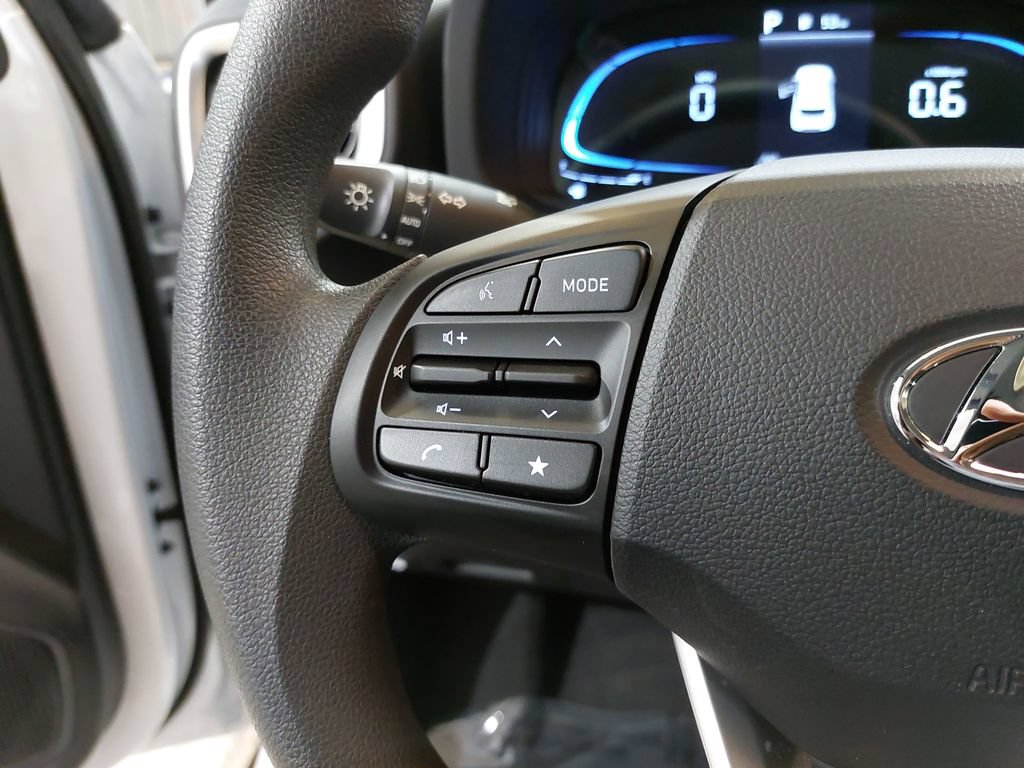 Certified 2025 Hyundai Venue SE FWD image 18