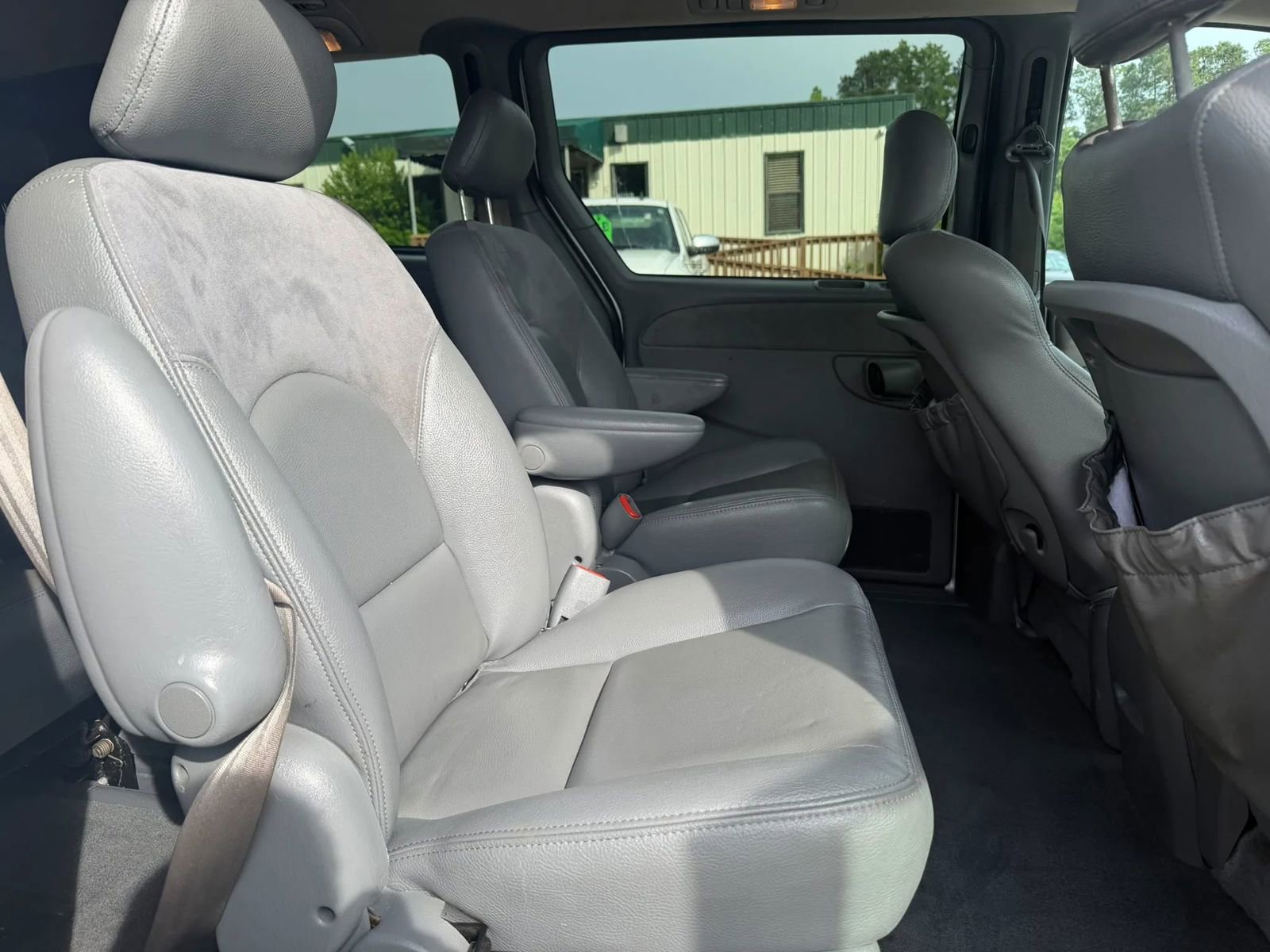 Used 2004 Chrysler Town & Country Limited w/ Trailer Tow Group FWD image 3