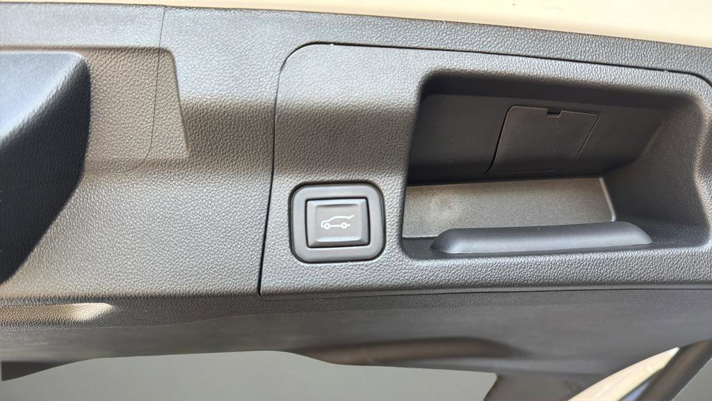 Used 2023 GMC Acadia AT4 w/ Technology Package image 19