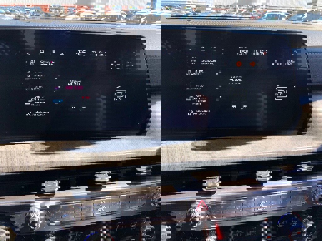 Used 2024 Kia Telluride EX w/ EX Captain's Chair Package image 25