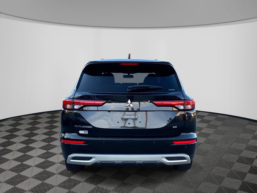 Used 2024 Mitsubishi Outlander SE Black Edition AWD/4WD image 7