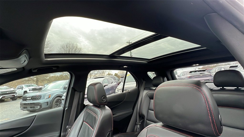 Used 2022 Chevrolet Equinox RS w/ RS Leather Package image 16