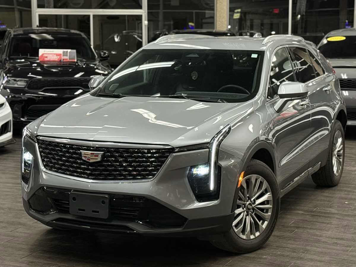 Used 2024 Cadillac XT4 Premium Luxury w/ Cold Weather Package image 6