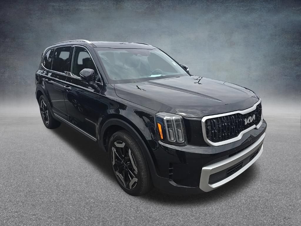 Used 2024 Kia Telluride EX w/ EX Captain's Chair Package AWD/4WD image 2