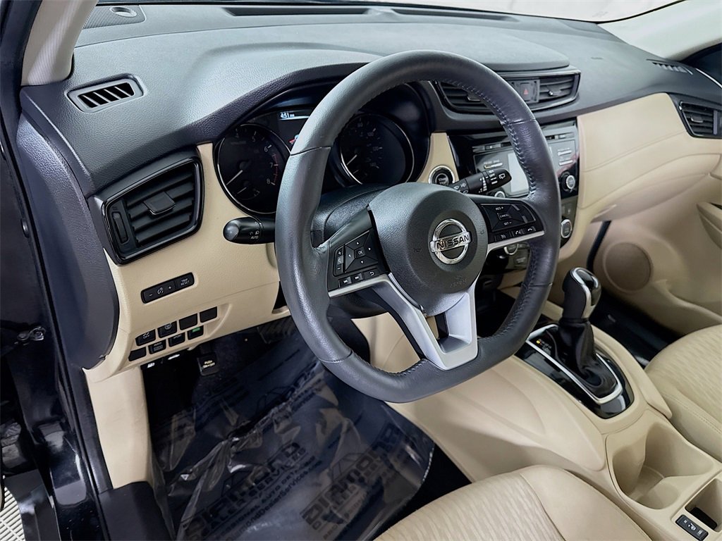 Used 2017 Nissan Rogue SV image 17