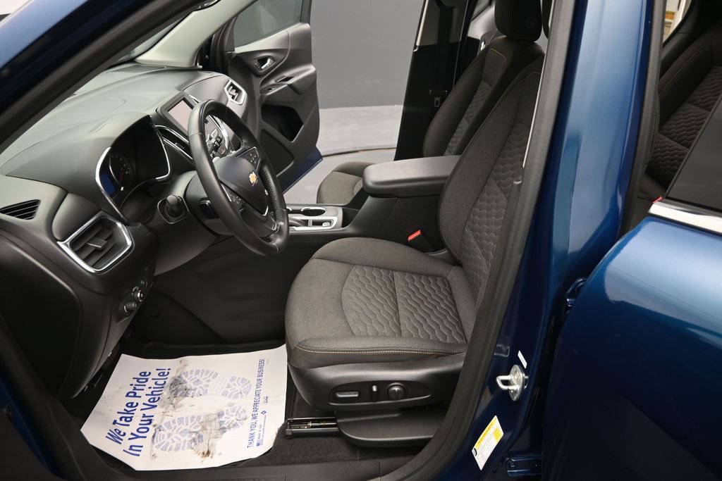 Used 2020 Chevrolet Equinox LT w/ Driver Convenience Package FWD image 18