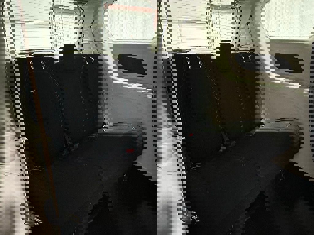 Used 2023 Chrysler Voyager LX image 58