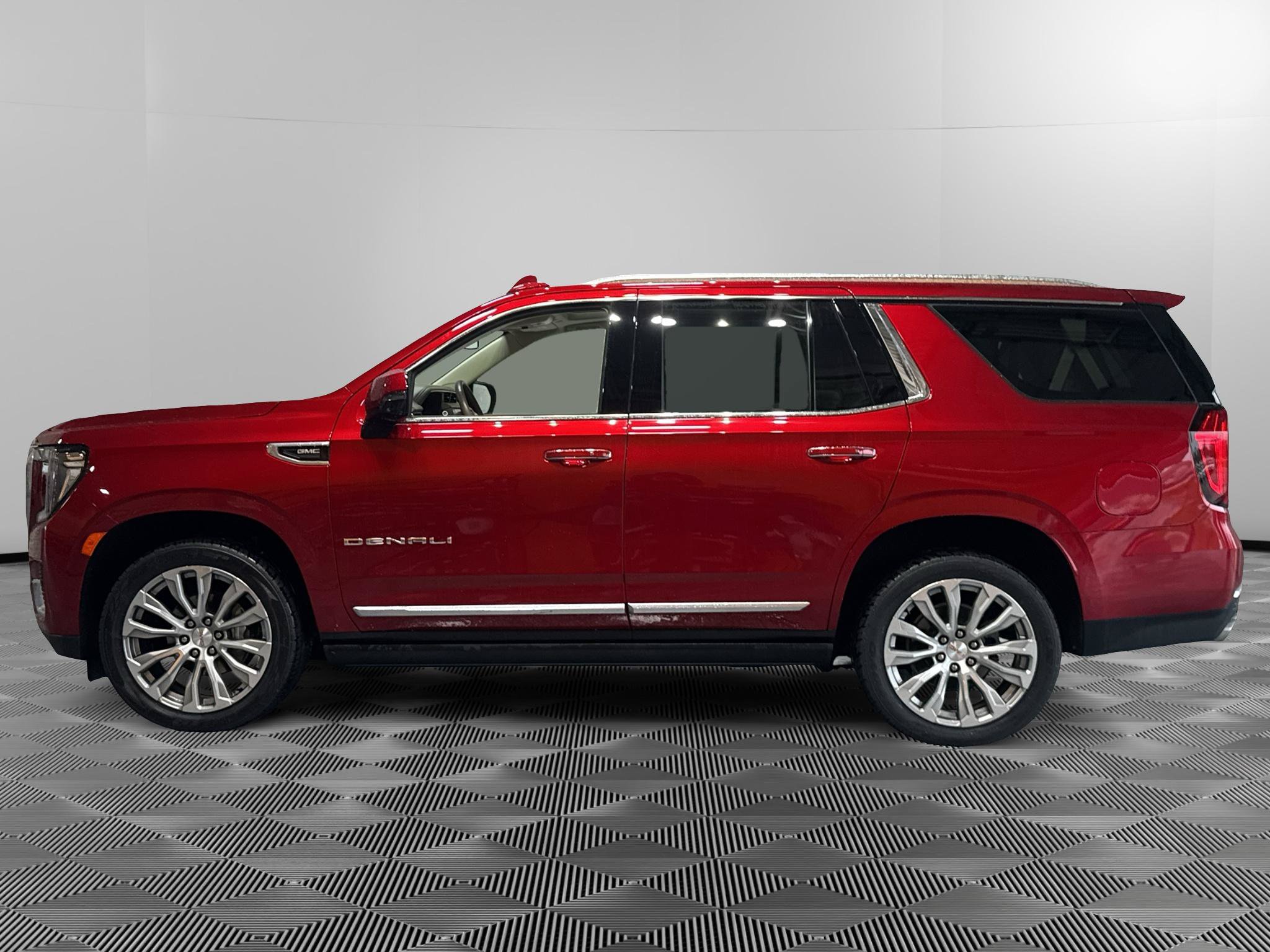 Used 2022 GMC Yukon Denali AWD/4WD image 2