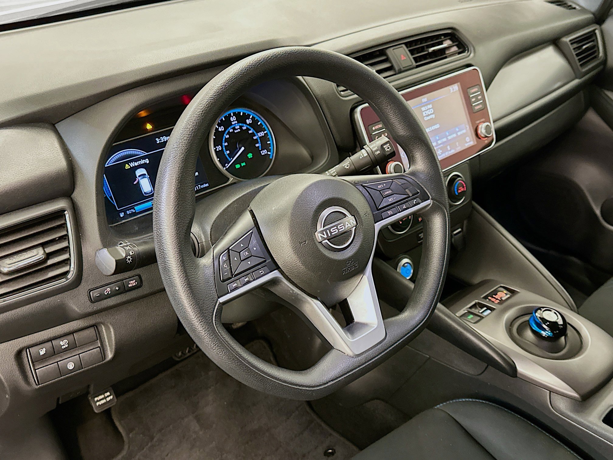 Used 2025 Nissan Leaf S image 18