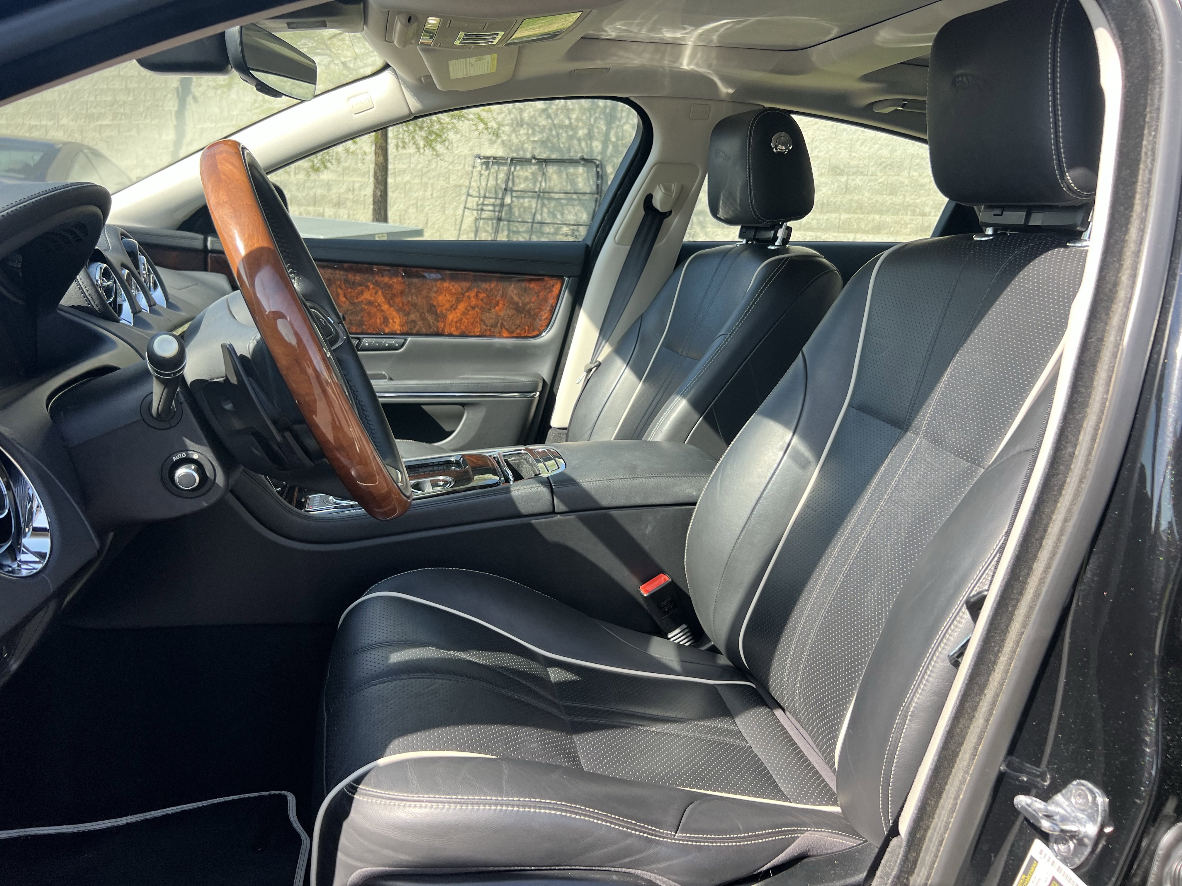 Used 2019 Jaguar XJ R-Sport image 15