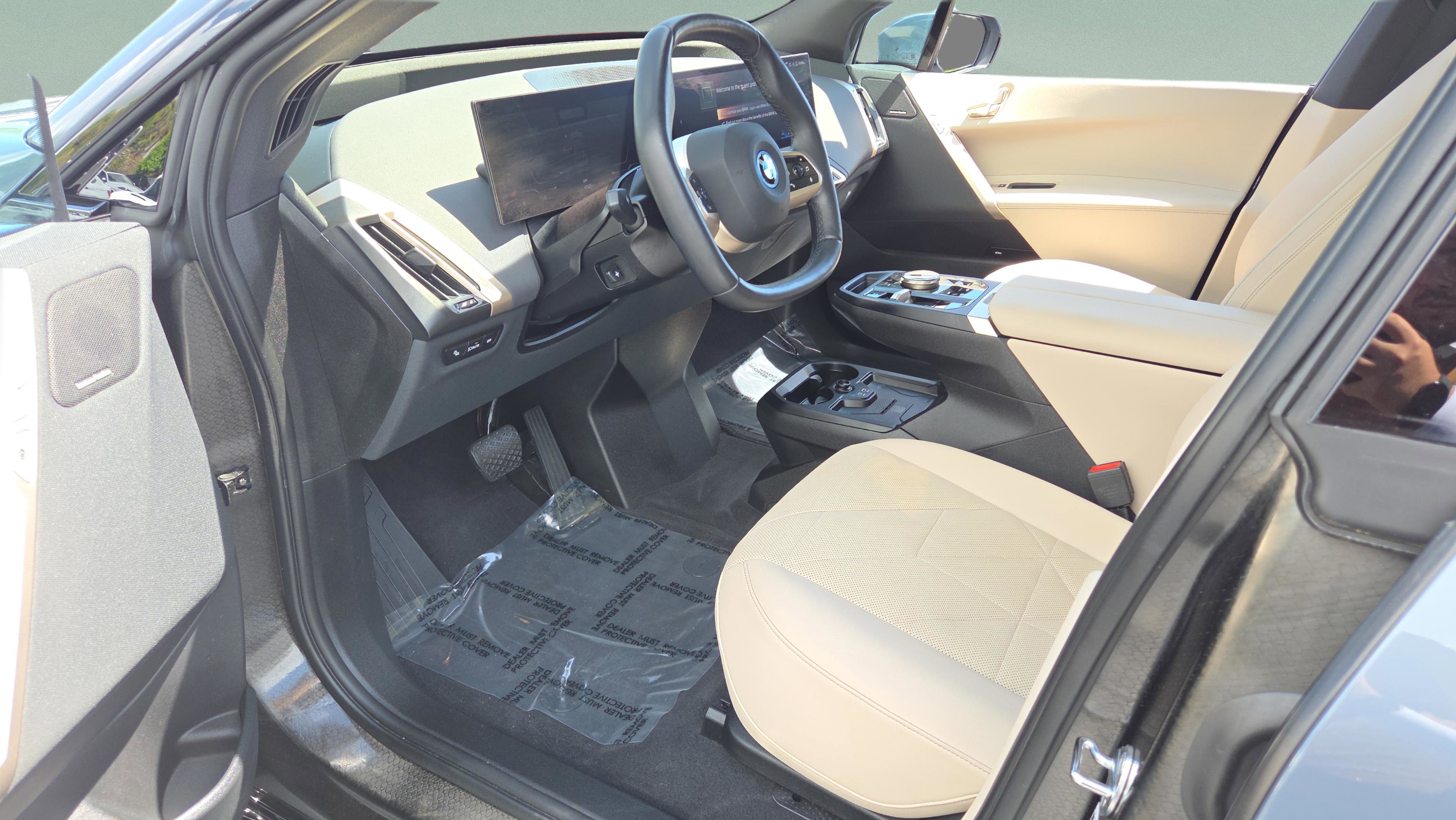 Used 2024 BMW iX xDrive50 w/ Sport Package AWD/4WD image 9