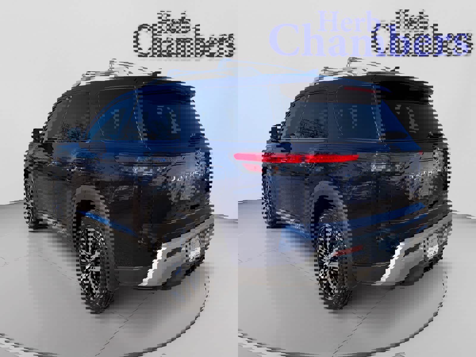 Used 2023 Nissan Pathfinder Platinum image 12