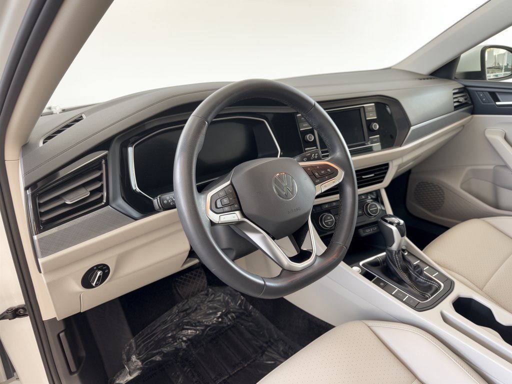 Used 2024 Volkswagen Jetta SE w/ Panoramic Sunroof Package FWD image 4
