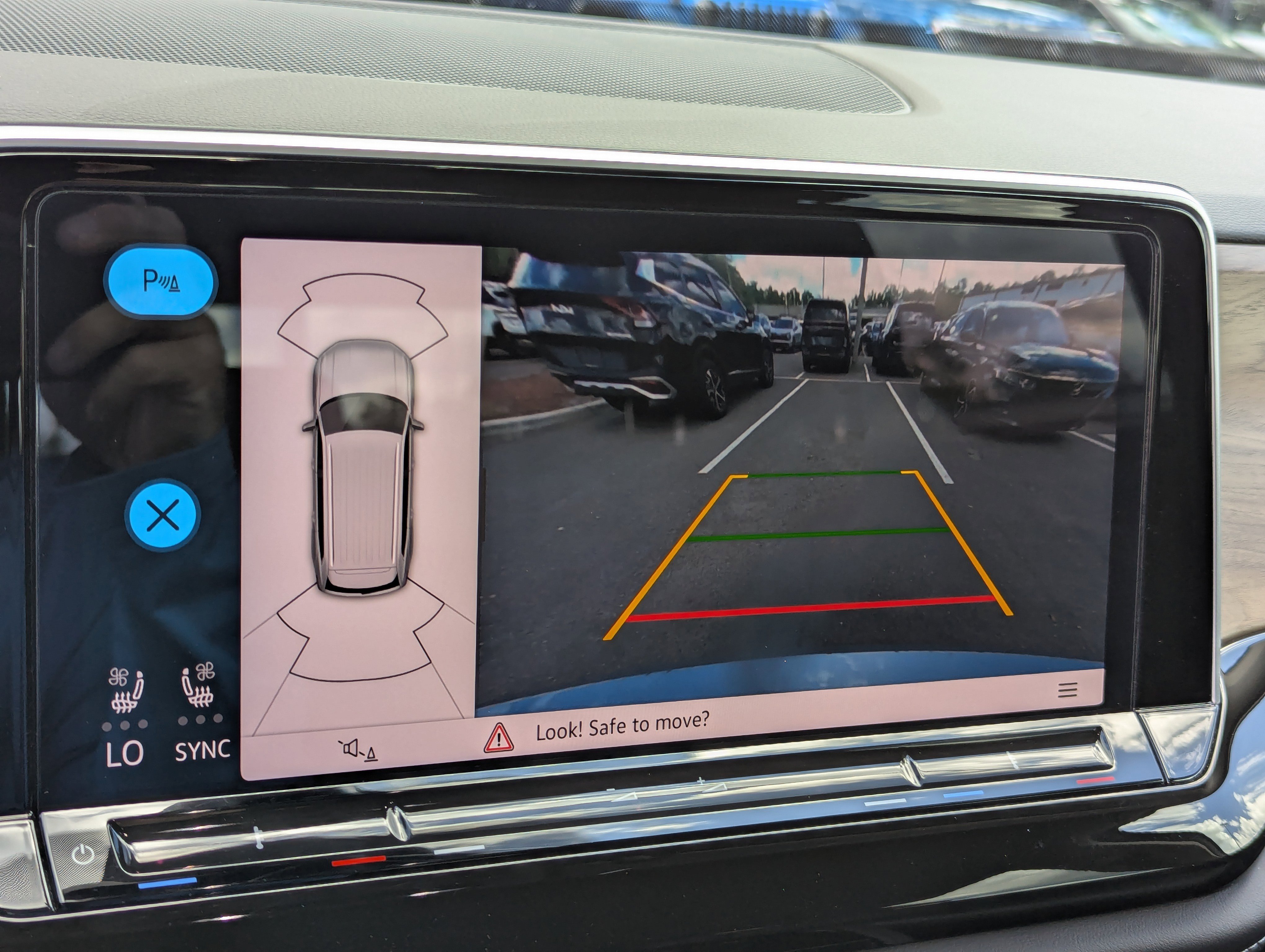 Used 2025 Volkswagen Atlas SE image 24