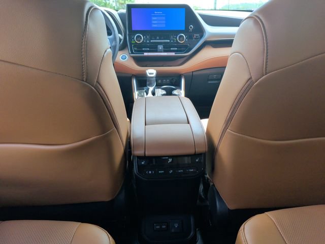 Used 2026 Toyota Highlander Platinum AWD/4WD image 31