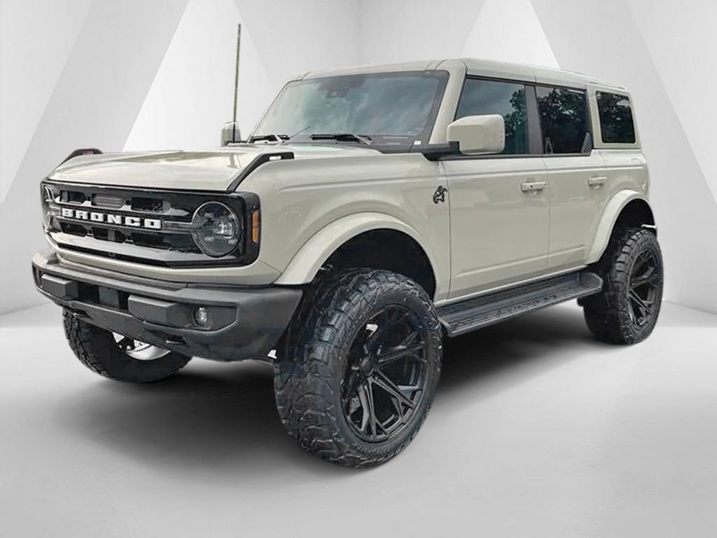 Used 2025 Ford Bronco Outer Banks AWD/4WD image 3