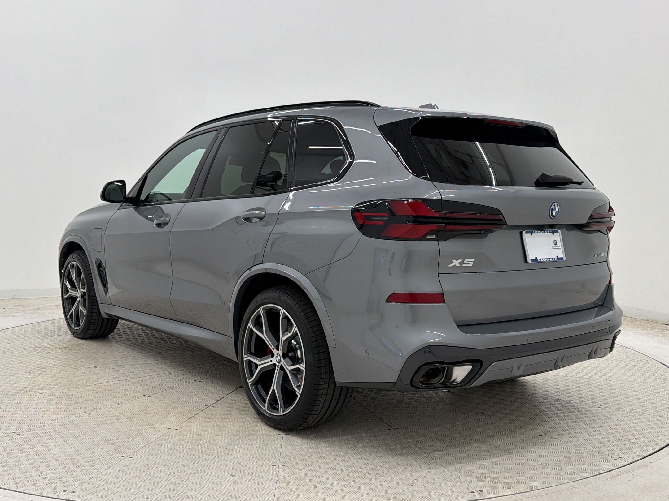 New 2026 BMW X5 xDrive50e w/ M Sport Package AWD/4WD image 3