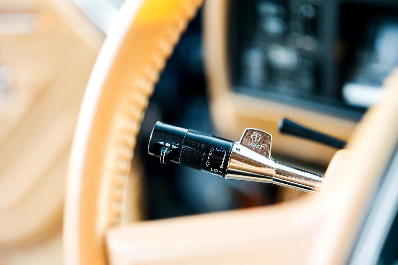 Used 1987 Jeep Grand Wagoneer image 64