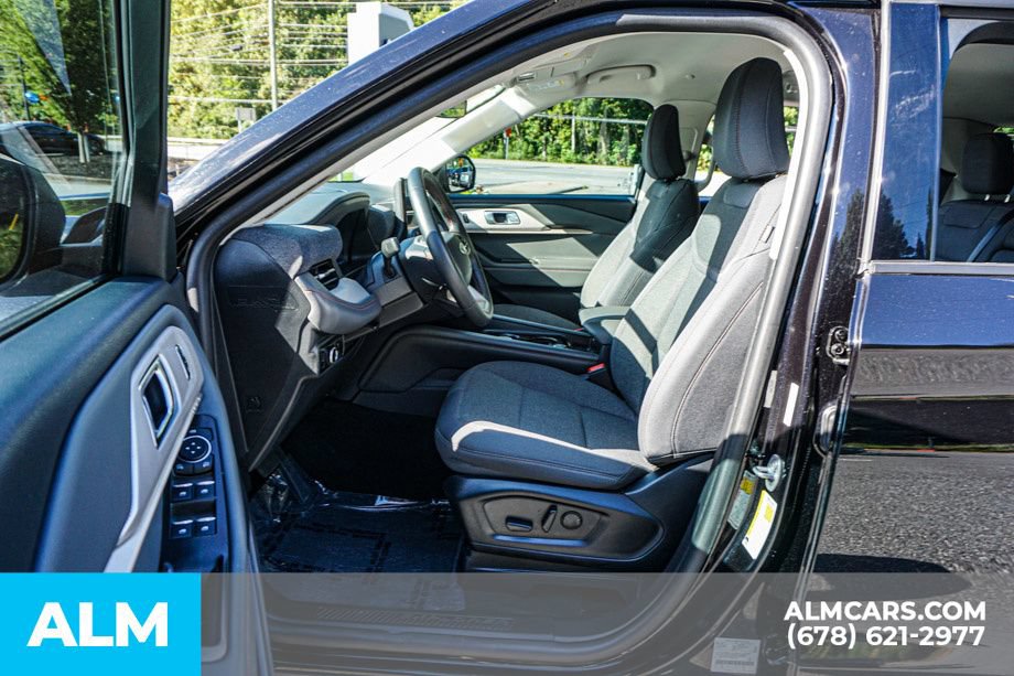 Used 2025 Ford Explorer Active RWD image 18