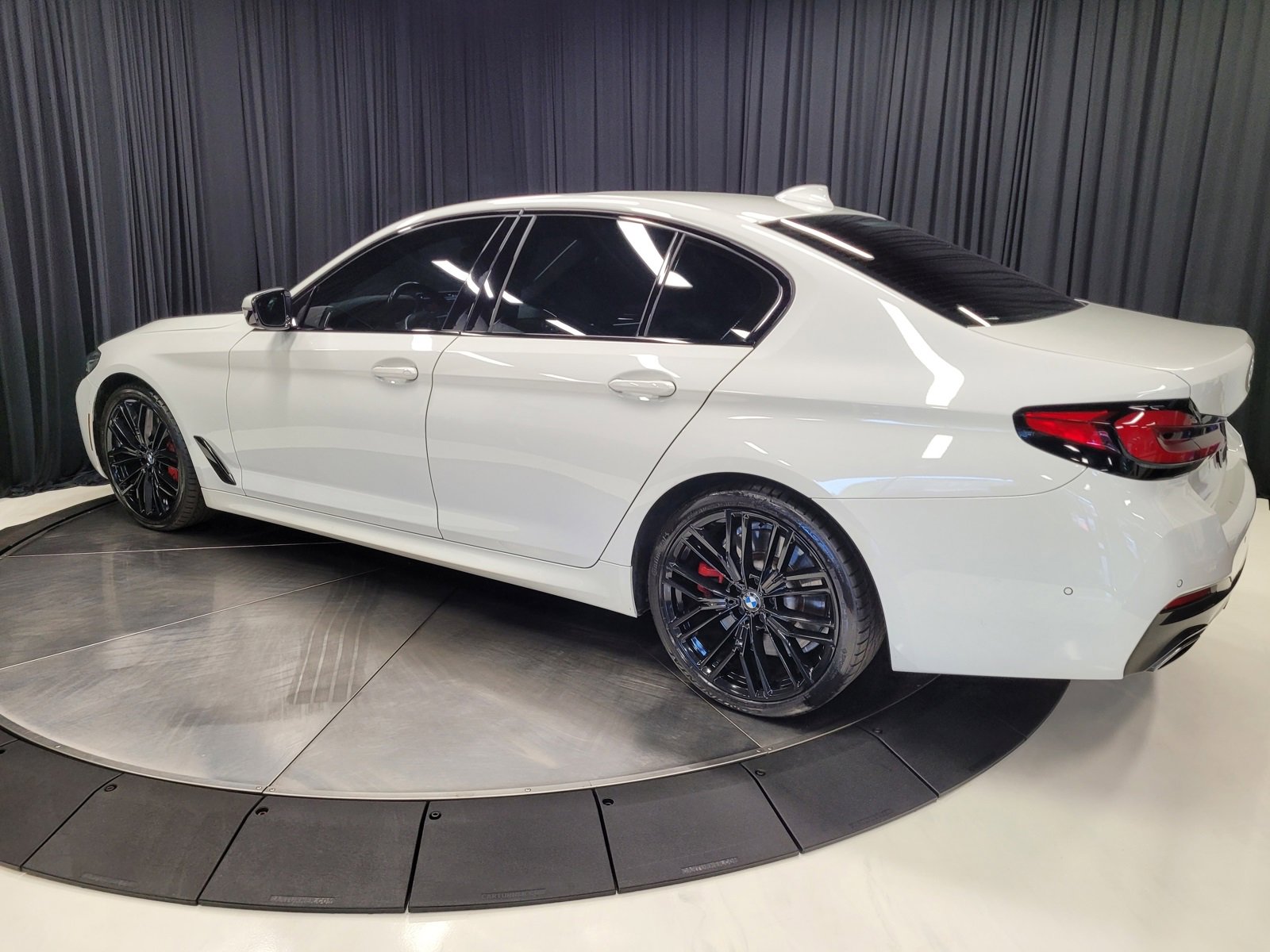 Used 2021 BMW 540i w/ M Sport Package image 9