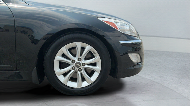 Used 2013 Hyundai Genesis 3.8 RWD image 27