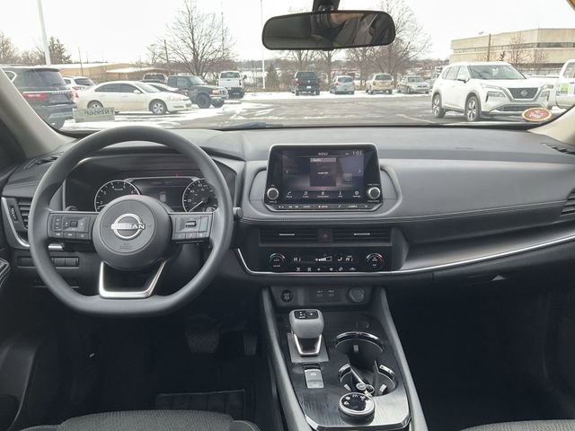Used 2024 Nissan Rogue SV image 11