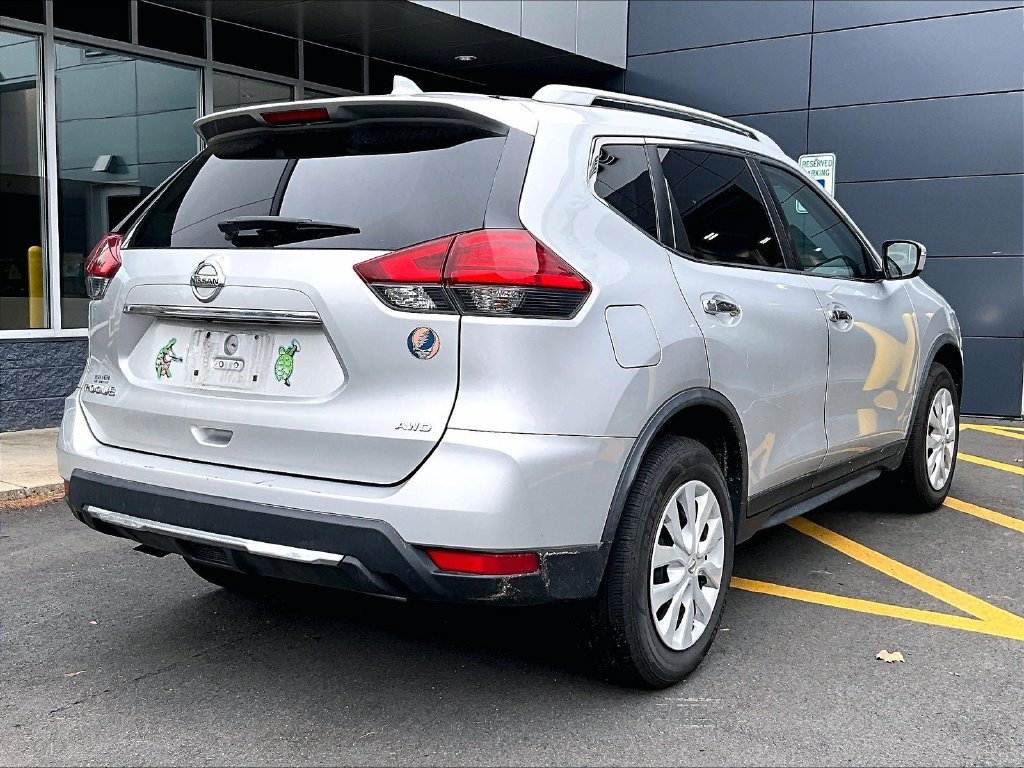 Used 2017 Nissan Rogue S w/ S Appearance Package AWD/4WD image 4